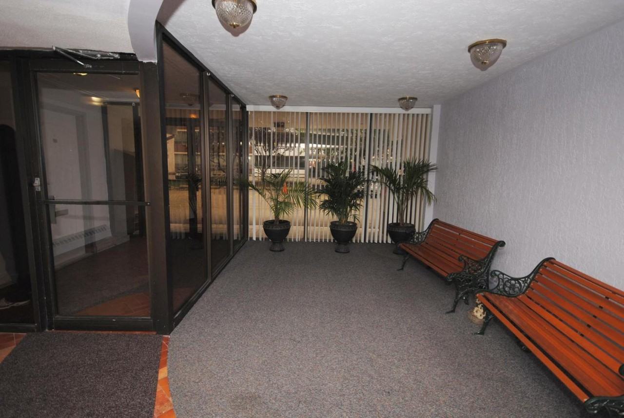 90 King St - Photo 2 of 14