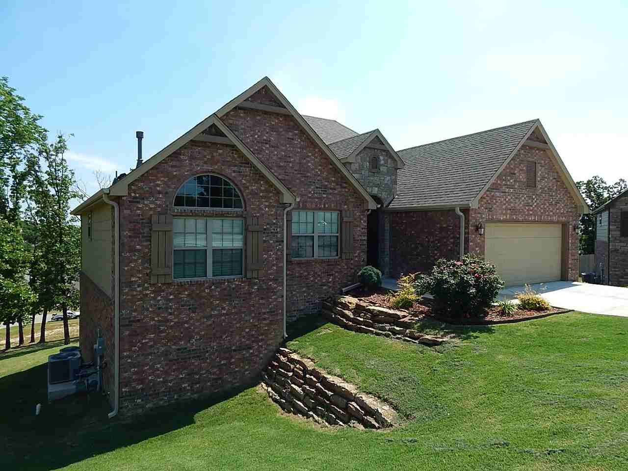 1515 Emily Cir - Photo 3 of 32