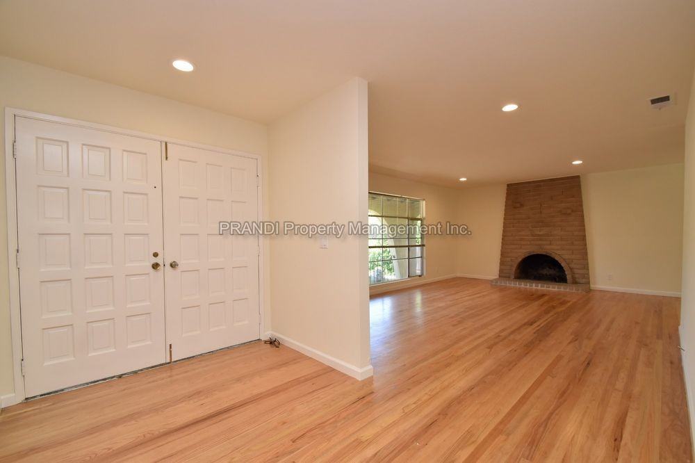 54 Lucas Park Dr - Photo 3 of 21