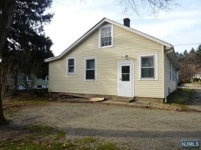 394 Ringwood Ave - Photo 2 of 9