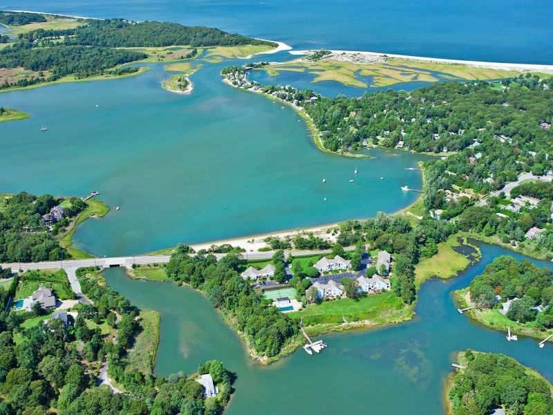 400 Noyack Rd - Photo 2 of 19