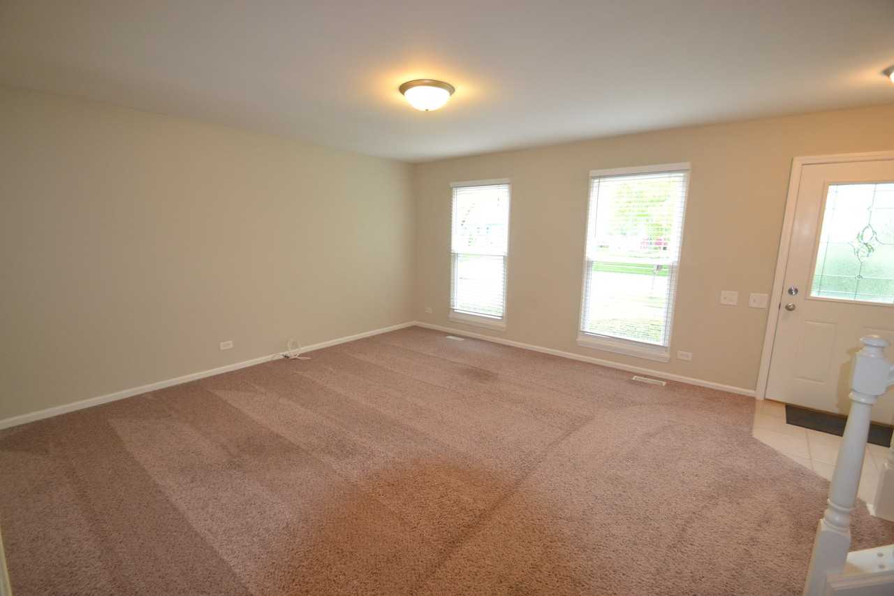 1790 Indian Wells Cir - Photo 3 of 13