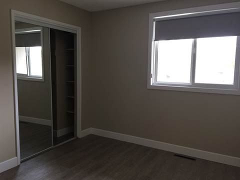 1243 16 Ave S - Photo 2 of 6