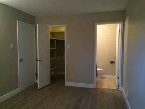 1243 16 Ave S - Photo 3 of 6