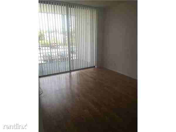 2761 Taft St - Photo 3 of 3