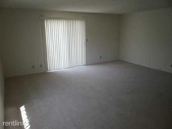 3966 Green Ave - Photo 3 of 6