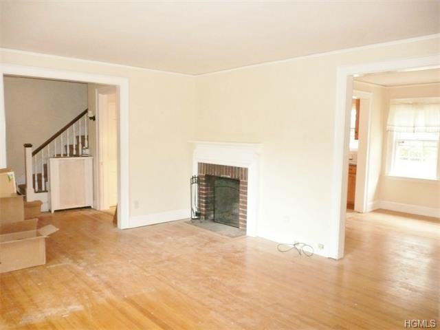 323 Washington Ave - Photo 3 of 14