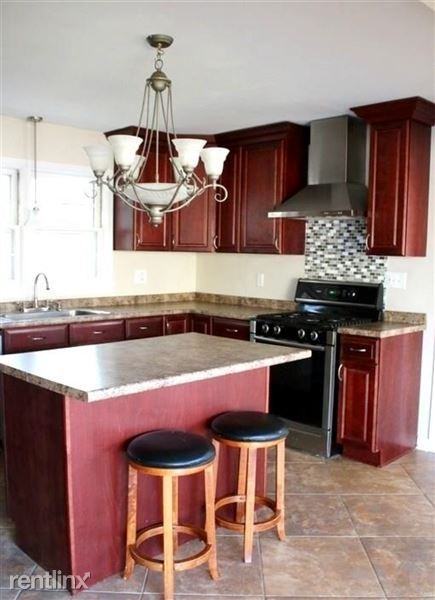 1229 E Jefferson St - Photo 3 of 9