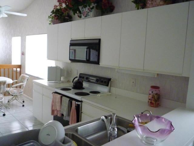 9961 Harbour Lake Circle 201 - Photo 3 of 5