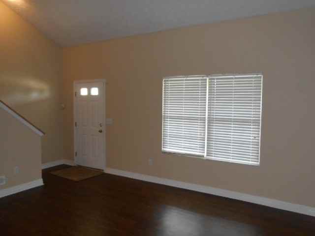 82 Richard Ave - Photo 2 of 13