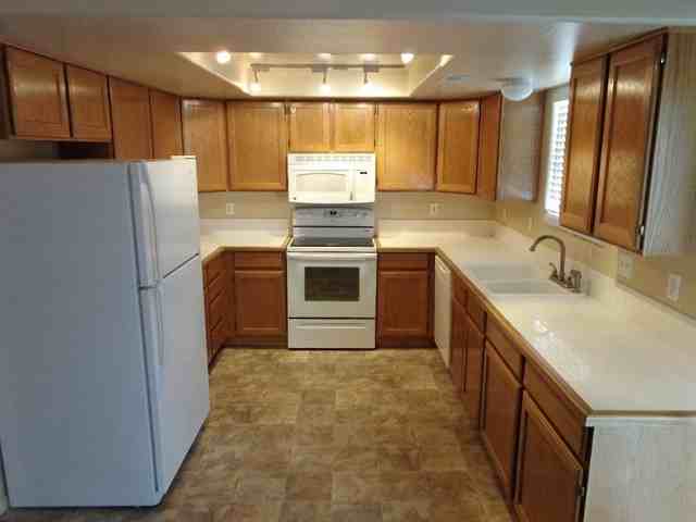918 E 1275 N - Photo 3 of 9