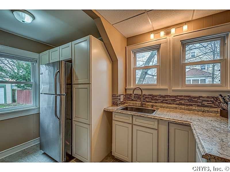 106 Leonard Ave - Photo 2 of 25