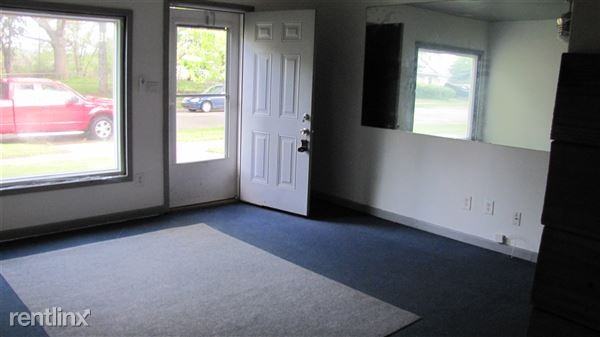 18570 Robert St - Photo 3 of 5