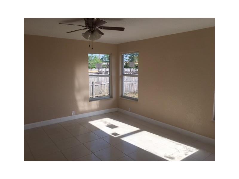 964 NW 199th St - Photo 3 of 8