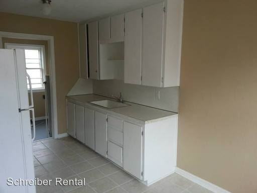 905 W Towanda Ave - Photo 3 of 10