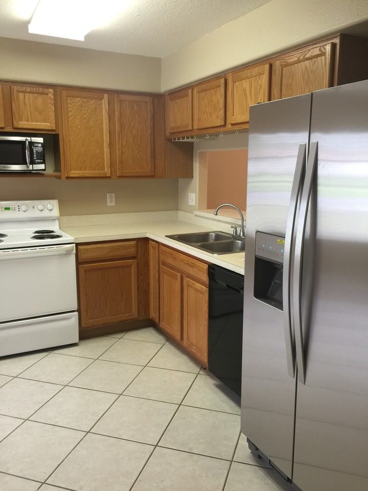 10431 Isleworth Ave - Photo 3 of 3