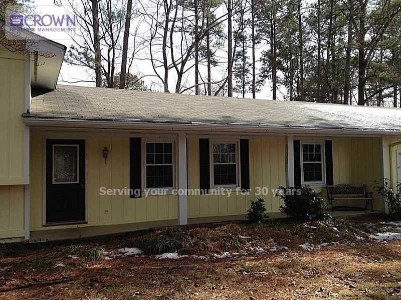 3626 Robinson Rd NE - Photo 2 of 17