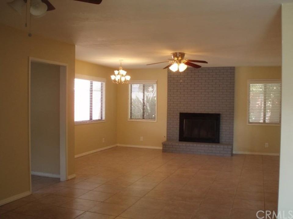 2120 Roxanne Avenue - Photo 2 of 5
