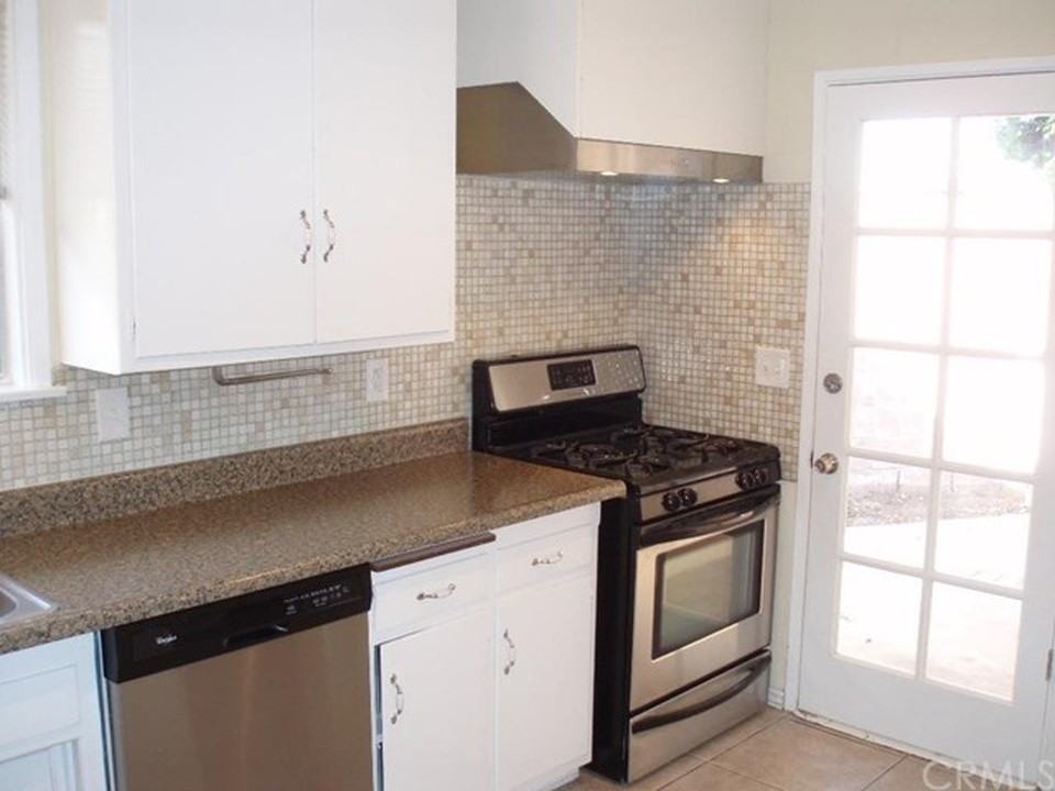 2120 Roxanne Avenue - Photo 3 of 5