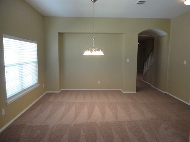 508 Maplewood Dr - Photo 3 of 18