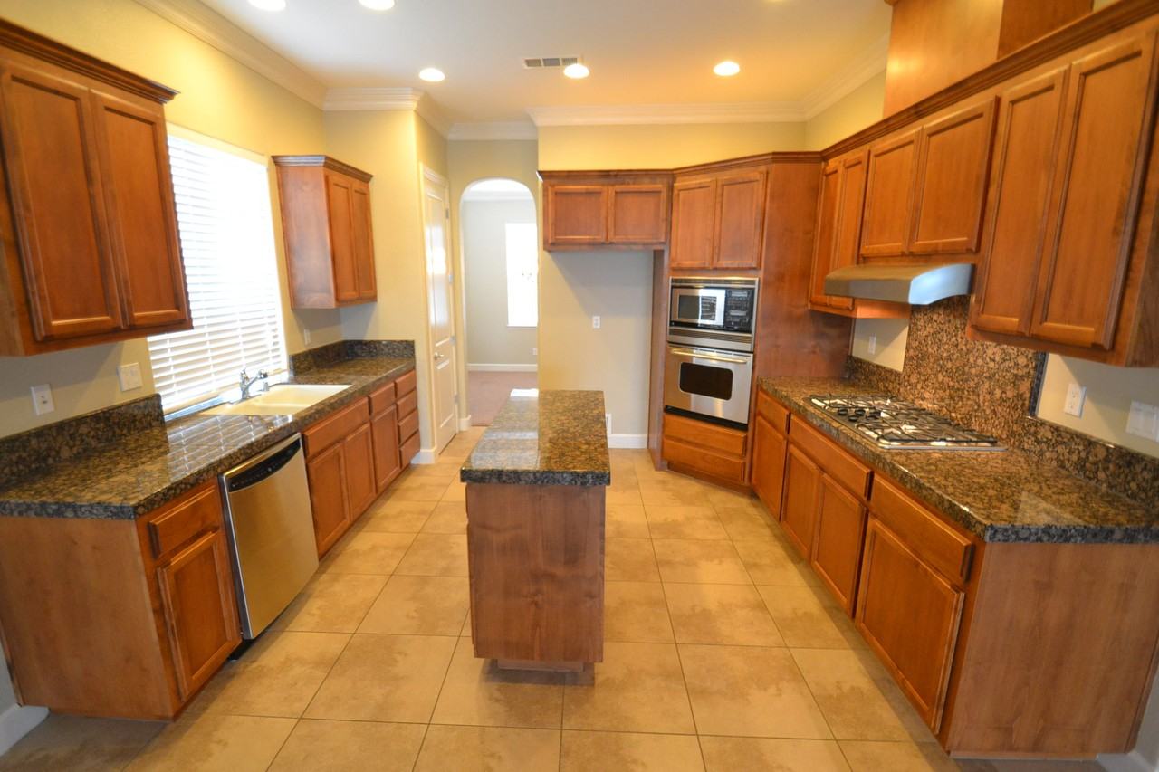 977 McVeigh Way - Photo 2 of 12