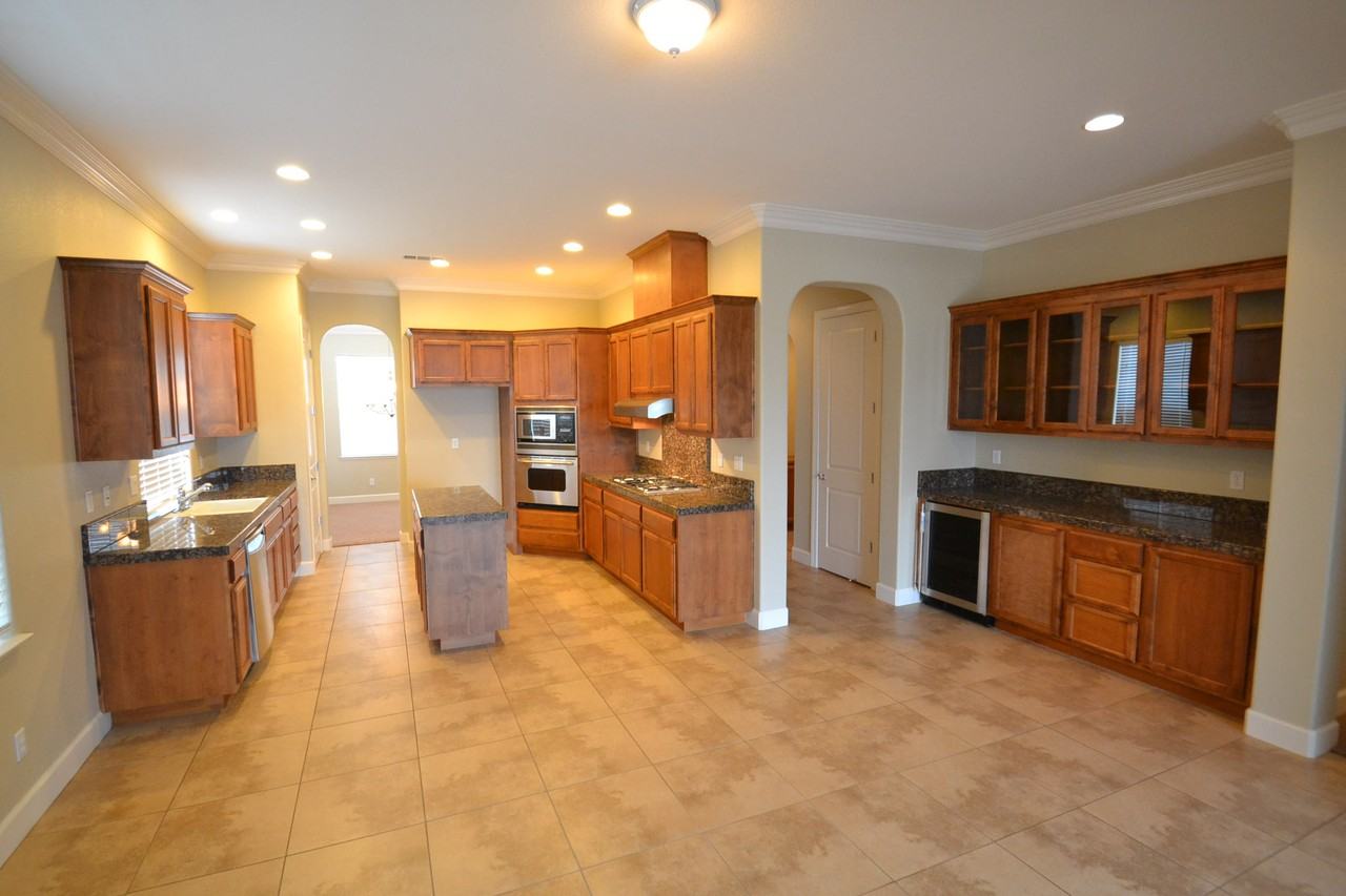 977 McVeigh Way - Photo 3 of 12