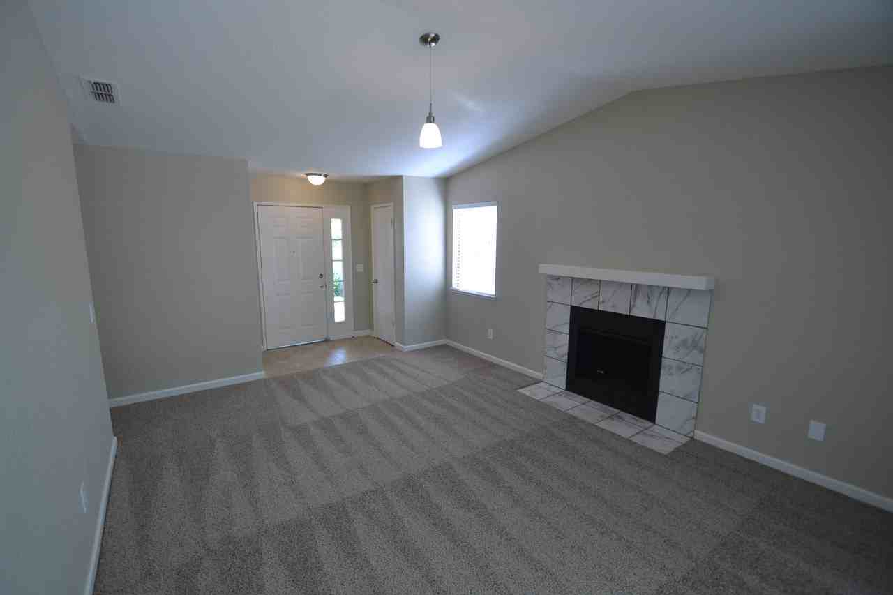 1911 Winding Oak St - Photo 3 of 10