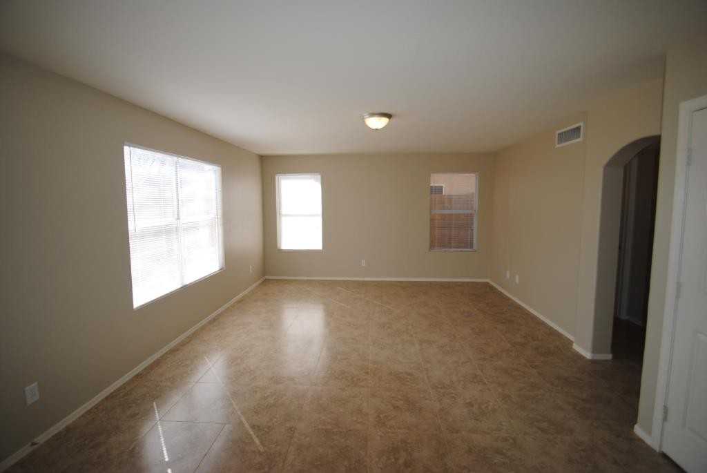 15923 N 89th Ave - Photo 3 of 7