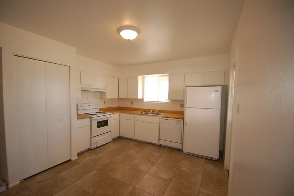 2141 W Pecan Rd - Photo 3 of 9