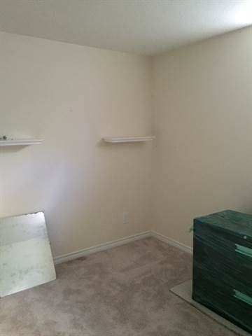 9221 111 St - Photo 3 of 8