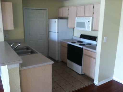 5475 Vineland Rd #8208