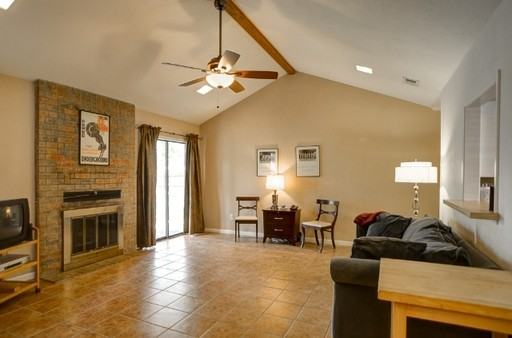 4017 Woodcrest Dr - Photo 2 of 8