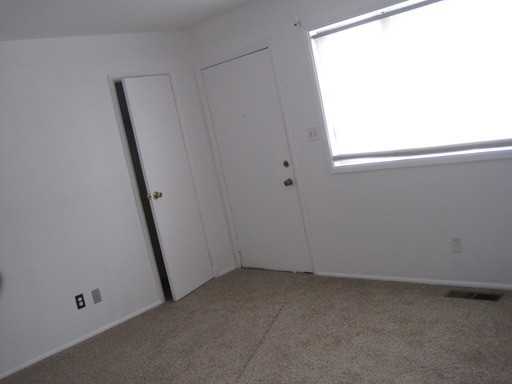 225 W Fairfax Ave - Photo 2 of 8