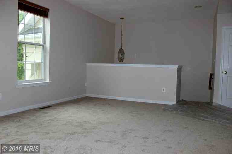 8712 Tarrytown Ct - Photo 3 of 30