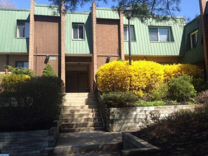 1009 Meadowview Ln - Photo 2 of 15