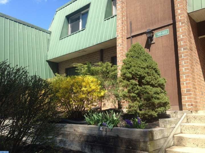 1009 Meadowview Ln - Photo 3 of 15