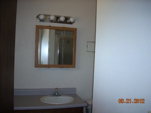 1129 W Bedford Ave - Photo 3 of 12