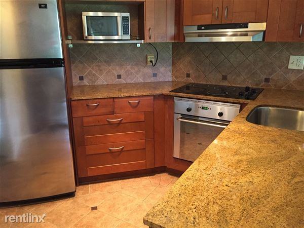 11104 NE 68th St - Photo 2 of 10