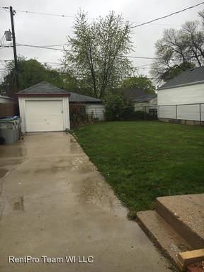 2859 S 70th St - Photo 2 of 10