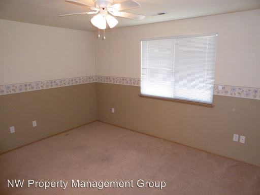 19218 46th Dr NE - Photo 3 of 9