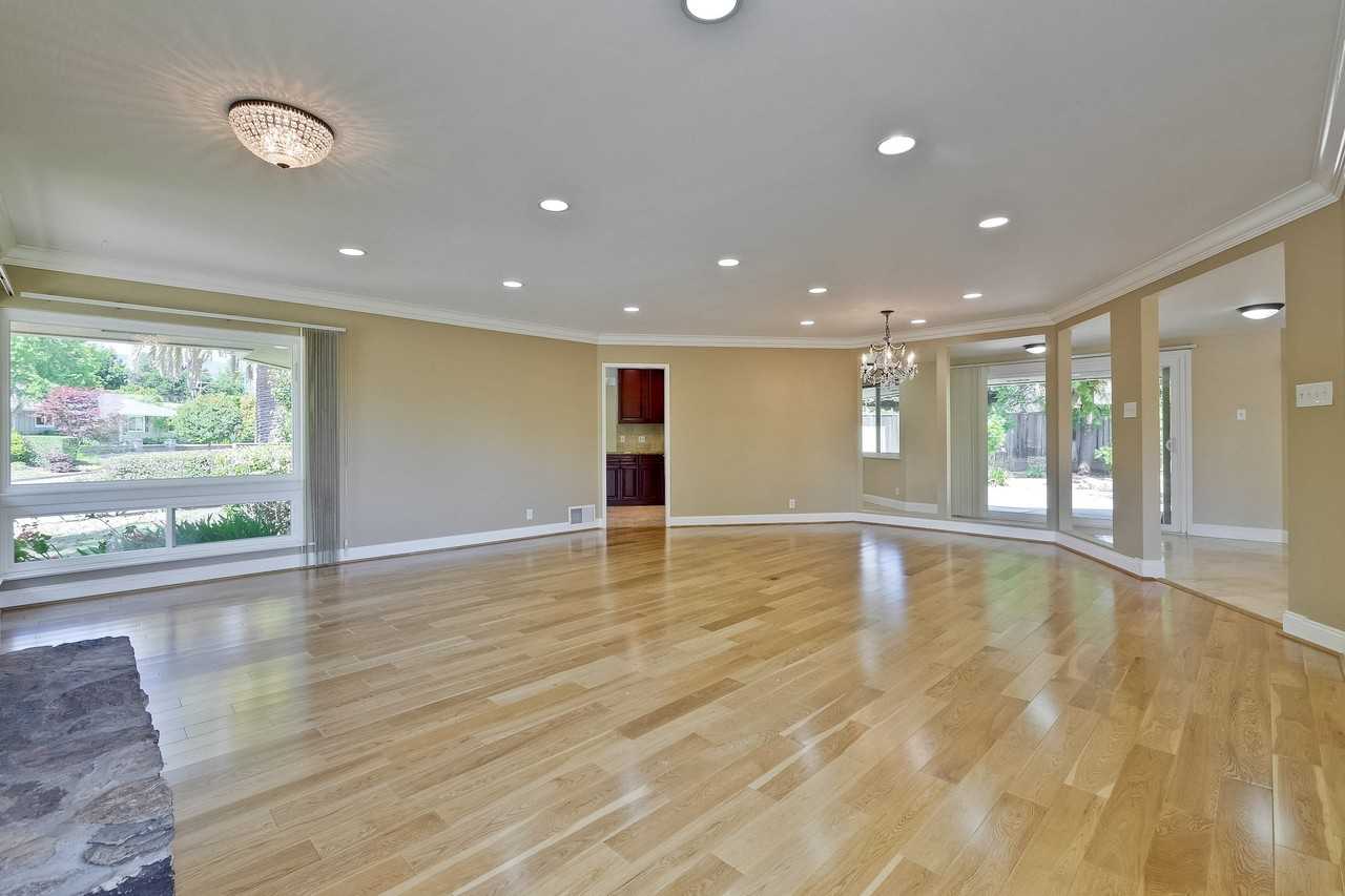 19981 Lanark Ln - Photo 3 of 17