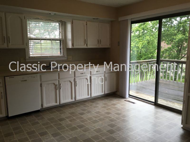 5708 NW Raintree Ct - Photo 3 of 6
