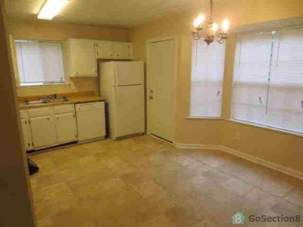 5694 Phillips Dr - Photo 2 of 6