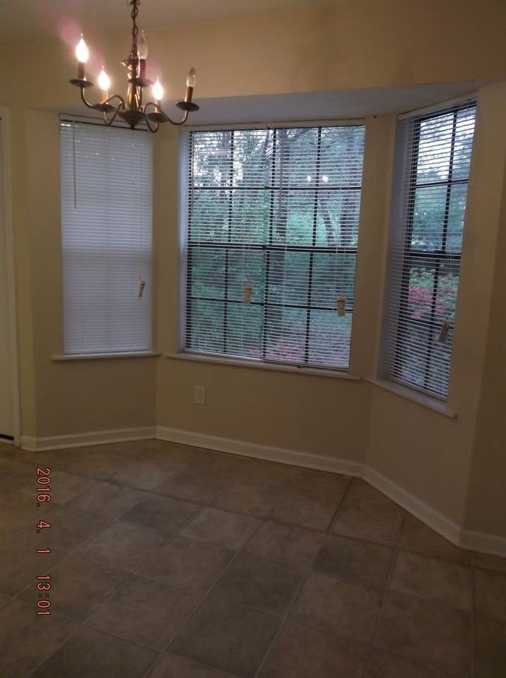 5694 Phillips Dr - Photo 3 of 6
