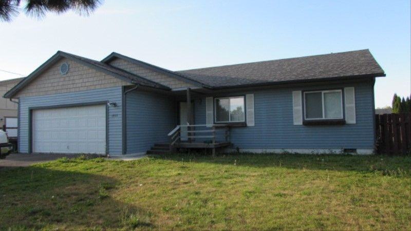 1723 Poplar St - Photo 2 of 3