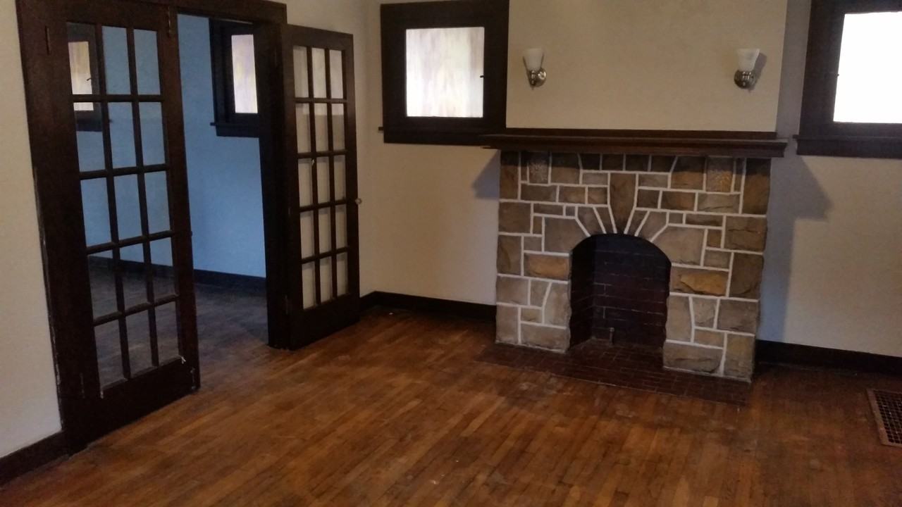 201 Allen Street - Photo 2 of 20