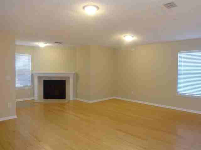 3120 Litchfield Dr - Photo 3 of 15