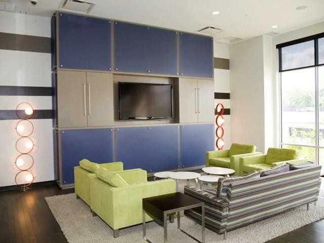 21 S Broadway - Photo 3 of 14