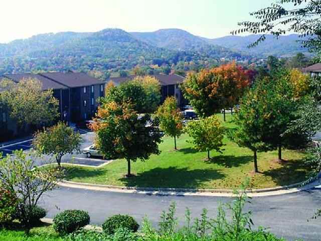 4630 Roxbury Ln - Photo 3 of 10