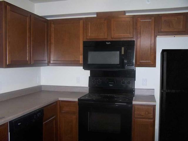 2079 Charlotte St - Photo 2 of 5